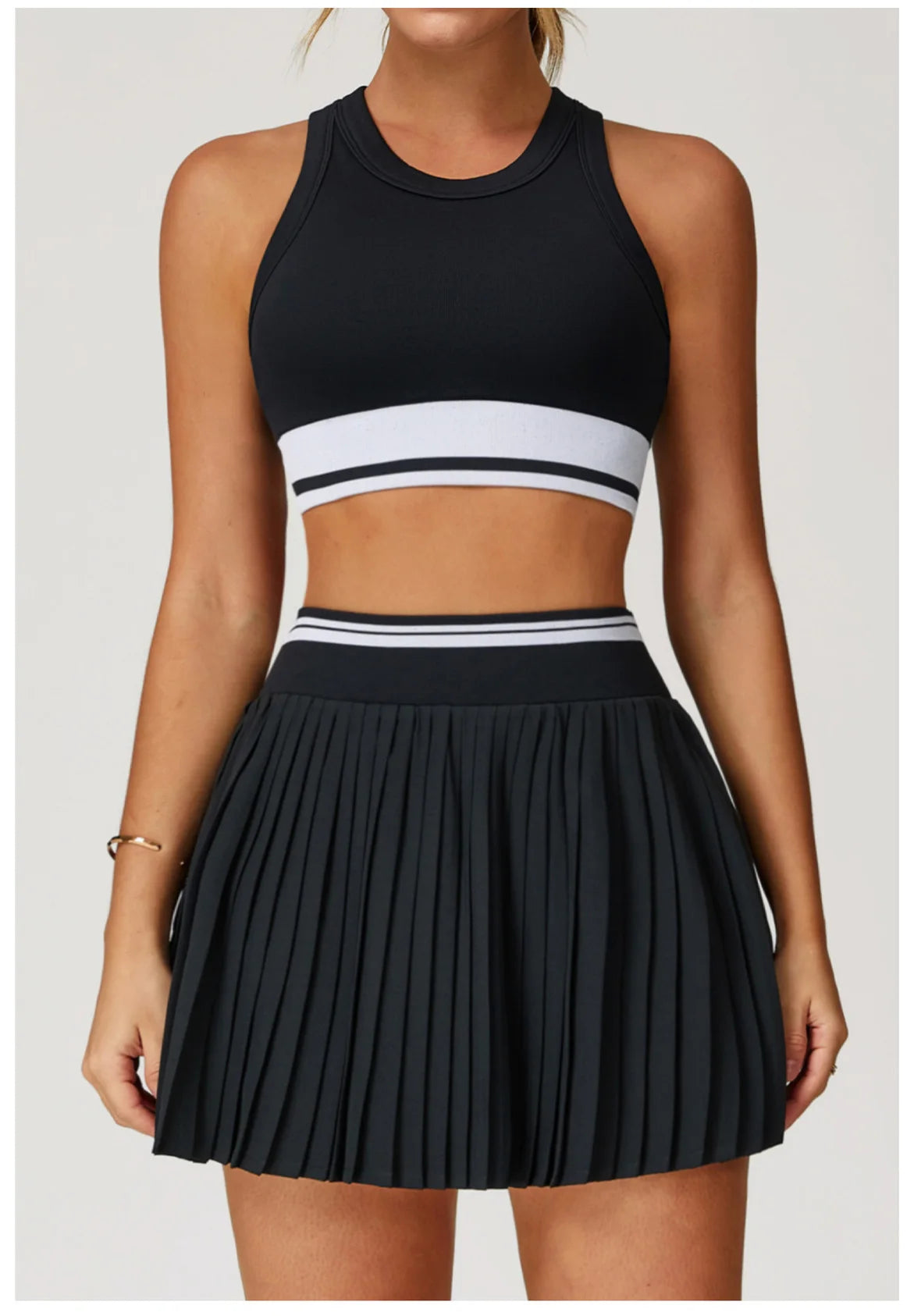 ENNZOO Color-Block Crop Top