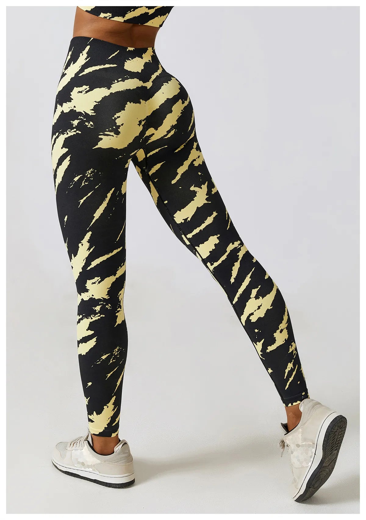 Zoorie Camo Seamless Scrunch Leggings
