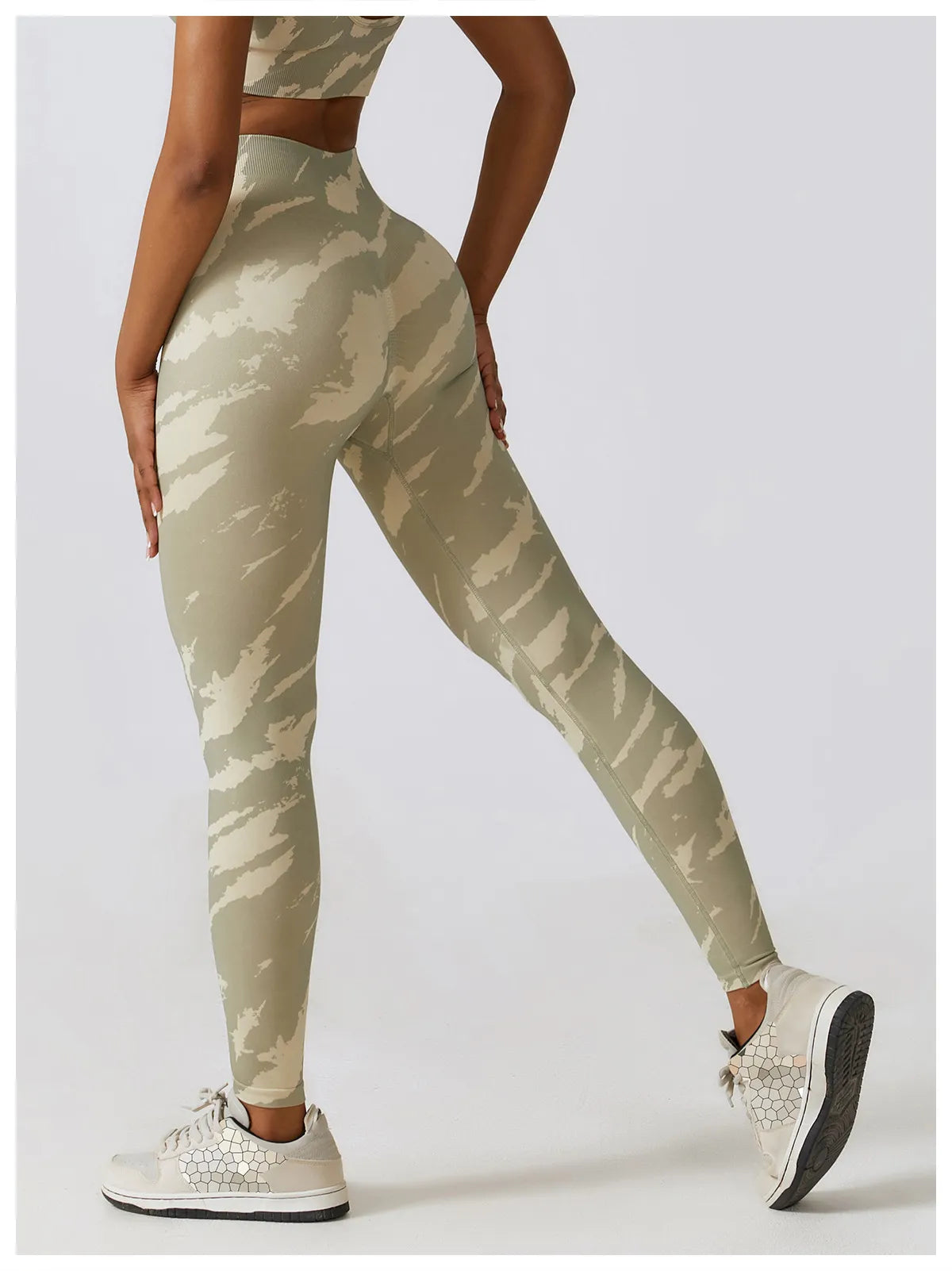 Zoorie Camo Seamless Scrunch Leggings