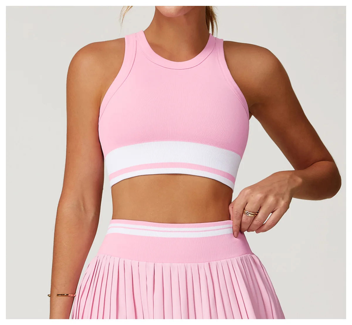 ENNZOO Color-Block Crop Top