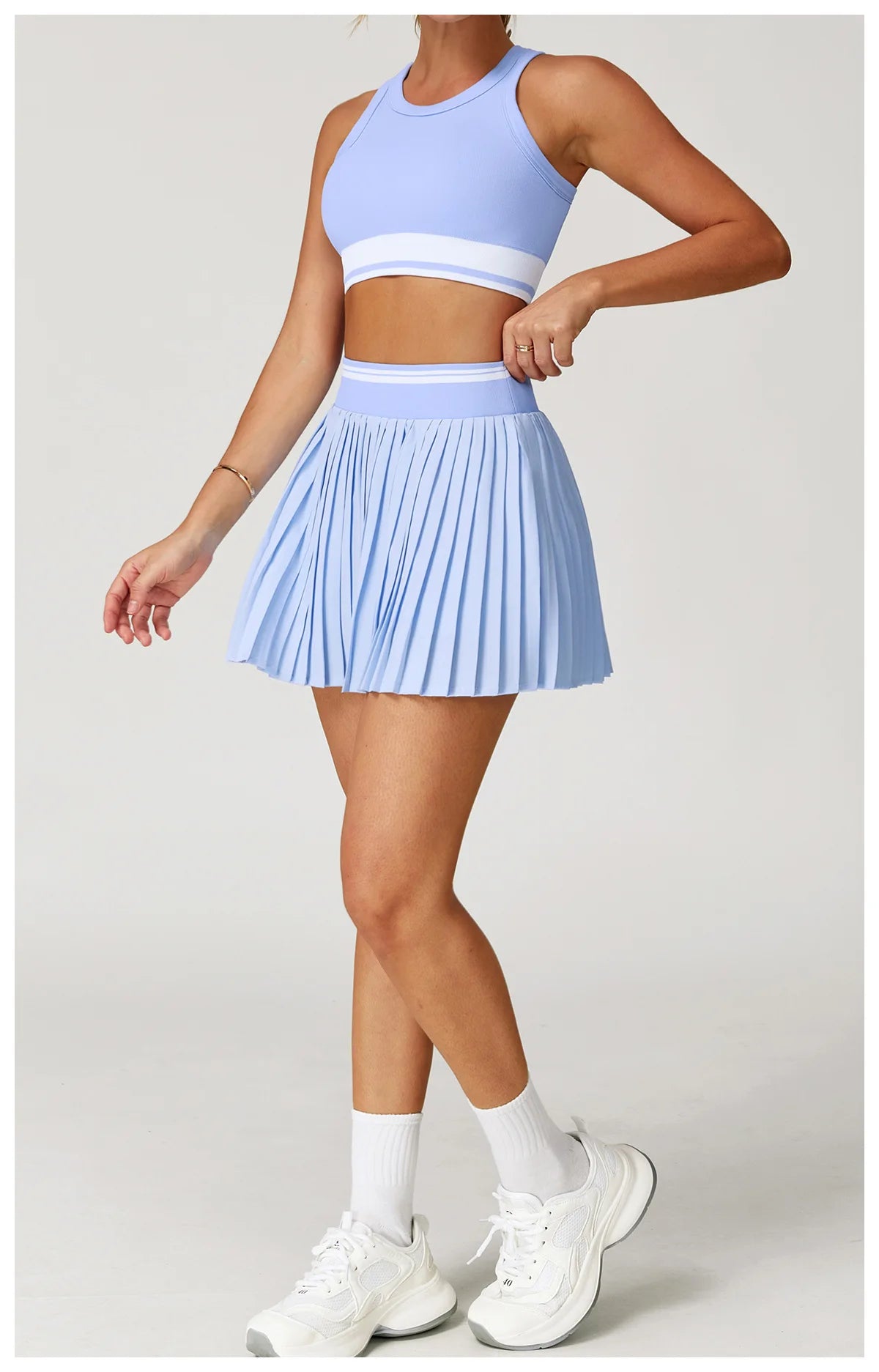 ENNZOO Color-Block Crop Top