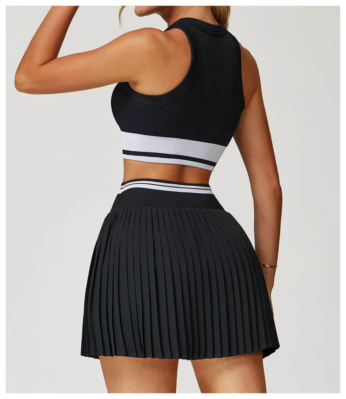 ENNZOO Color-Block Crop Top