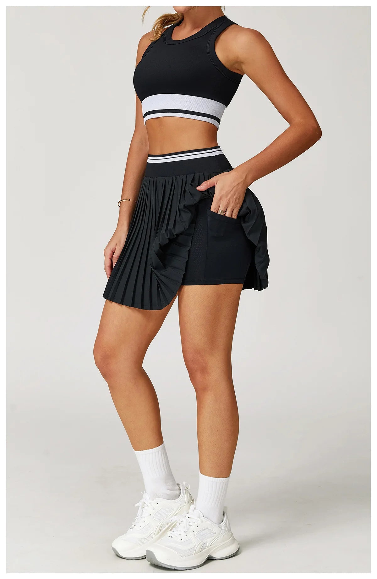 ENNZOO Color-Block Crop Top