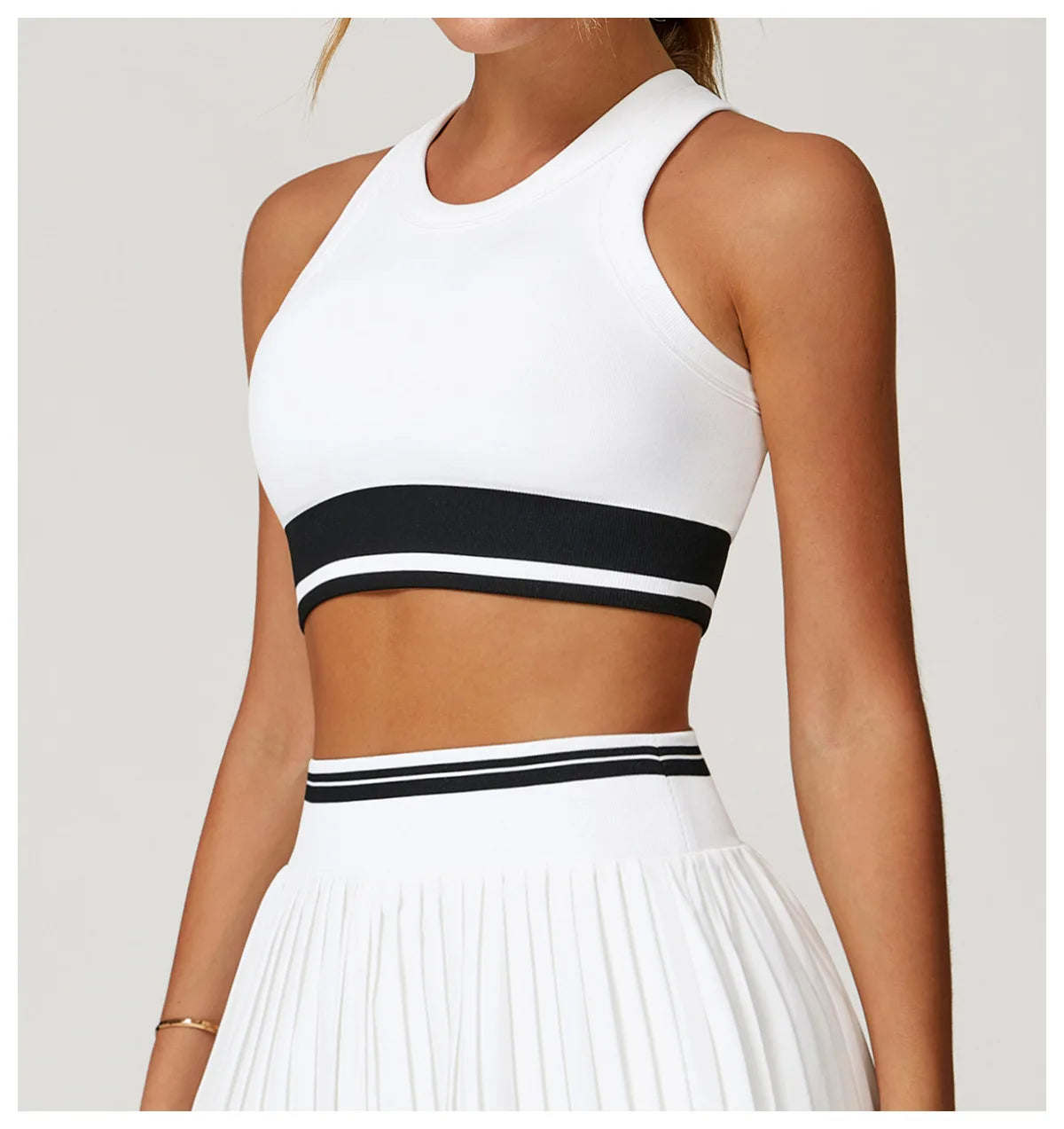 ENNZOO Color-Block Crop Top