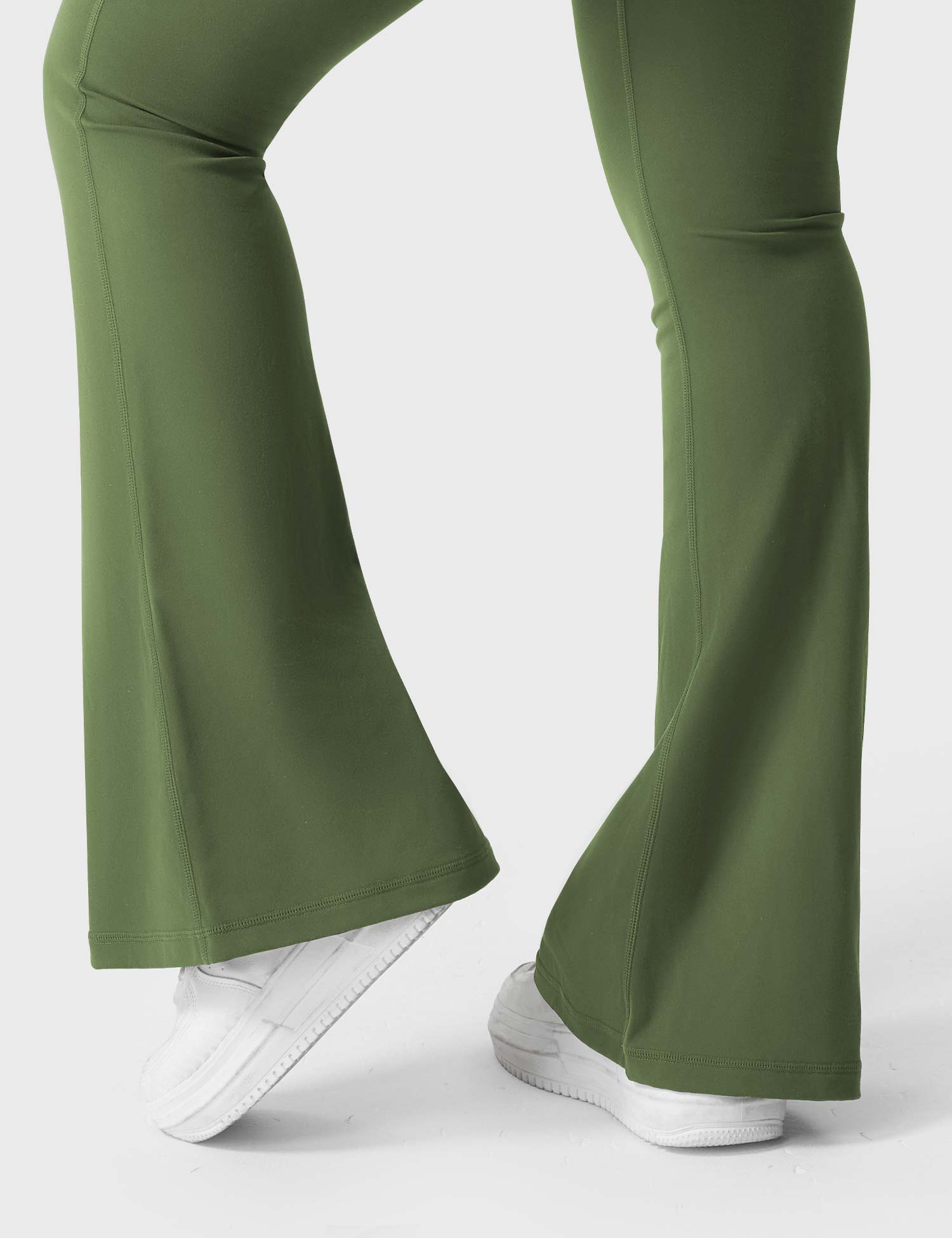 Yeoreo Brittany Flared Leggings with Pockets