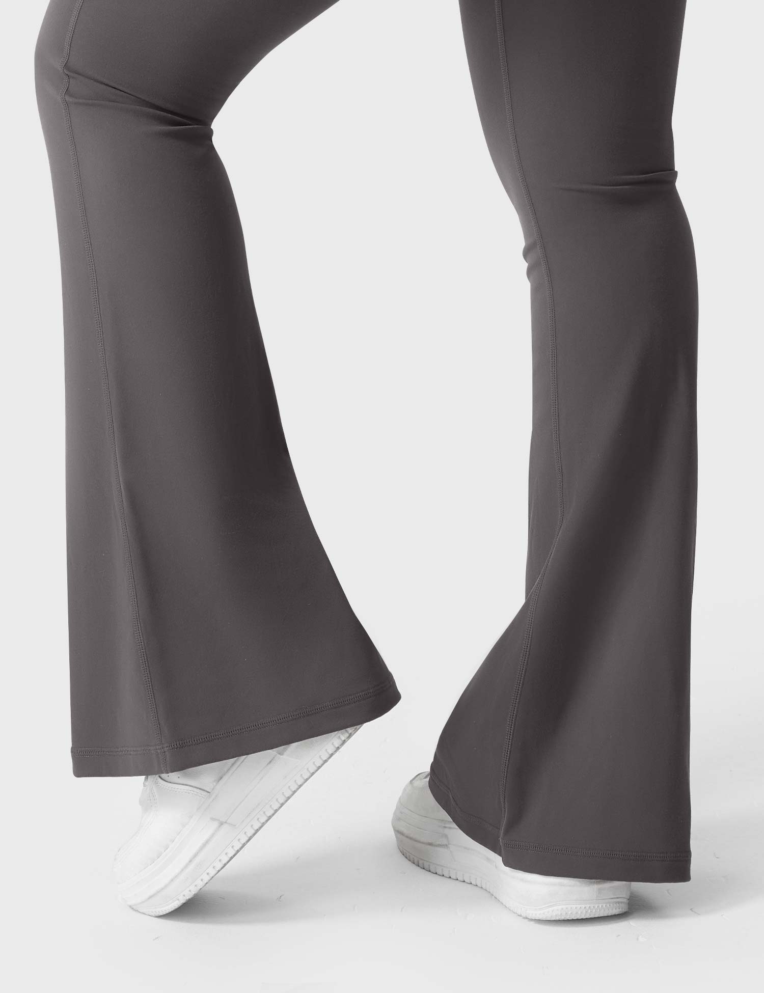 Yeoreo Brittany Flared Leggings with Pockets